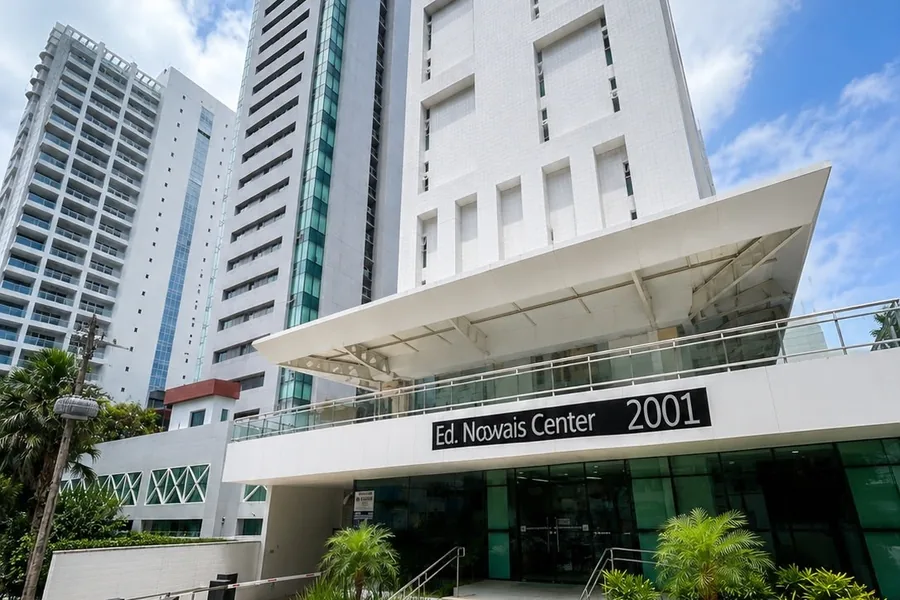 Entrada do Edifício Novais Center, onde fica a unidade da Província em Fortaleza